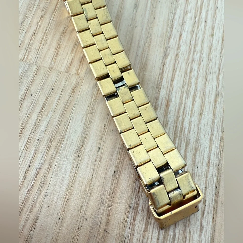 Vintage Timex electric ladies gold tone watch NEW BATTERY